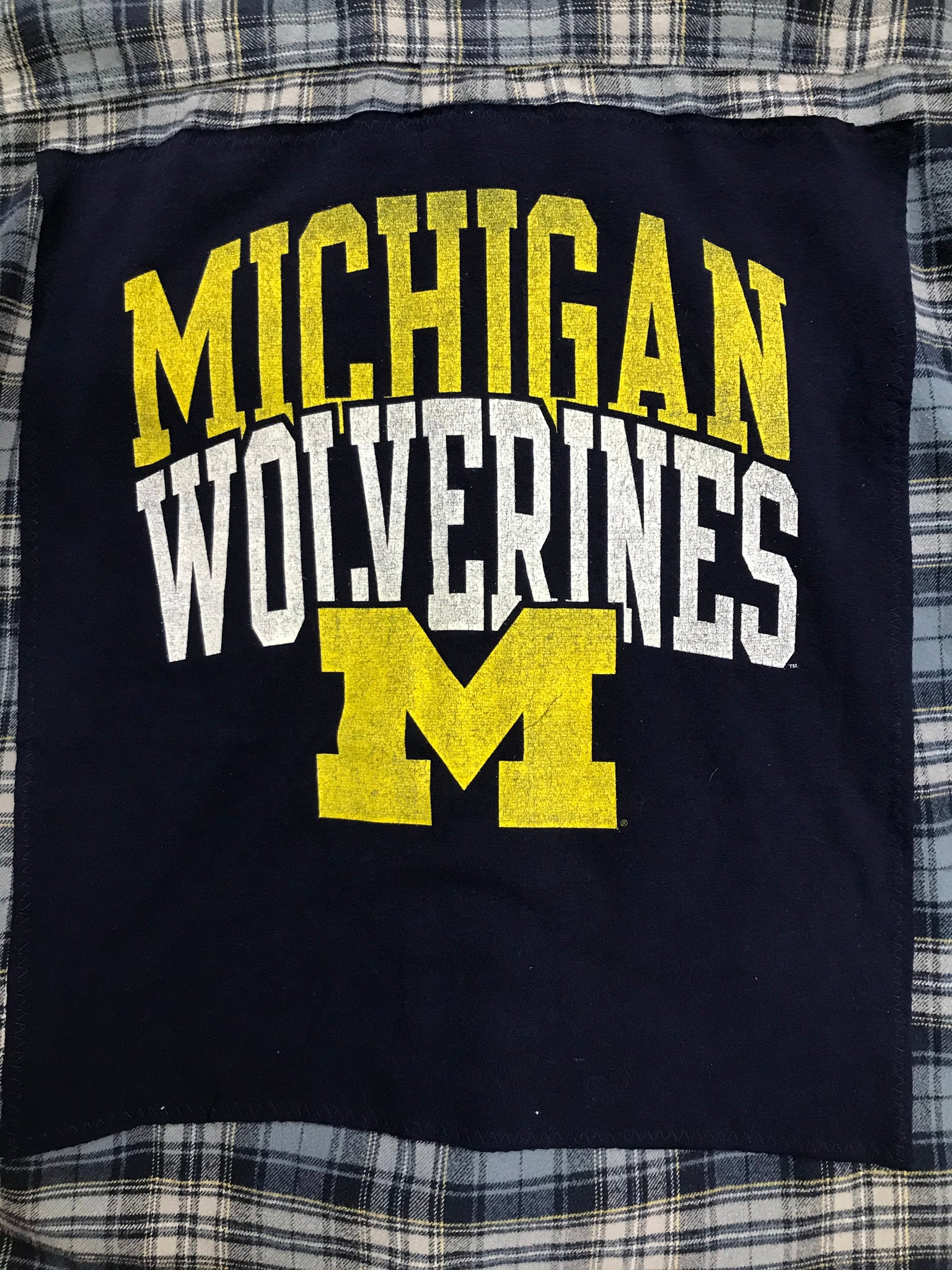 Michigan LARGE  Michigan Wolverines T-shirt backed flannel